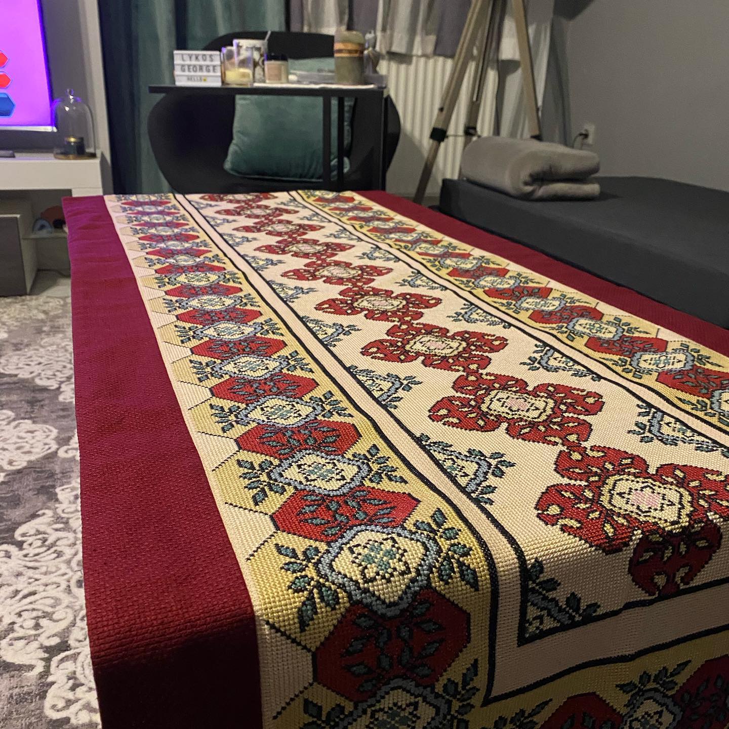 138235036_3764099866944561_793280709043359606_n Μετρητό κέντημα φύλλα λοτού σε διάσταση 0.50 * 1.65m - Bild 1